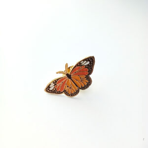 Pin mariposa monarca Catha con pincel